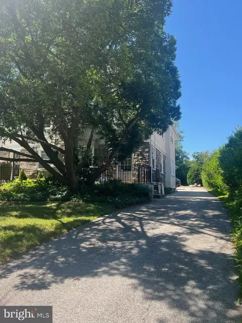 32 W Montgomery Ave, Ardmore, PA 19003
