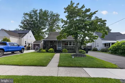 1206 Lakeview Dr, Lansdale, PA 19446