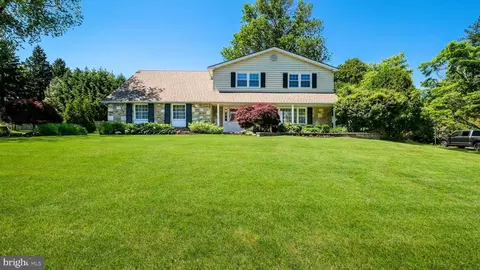 1276 Burnett Rd, Huntingdon Valley, PA 19006