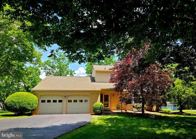 214 Brookside Cir, Harleysville, PA 19438