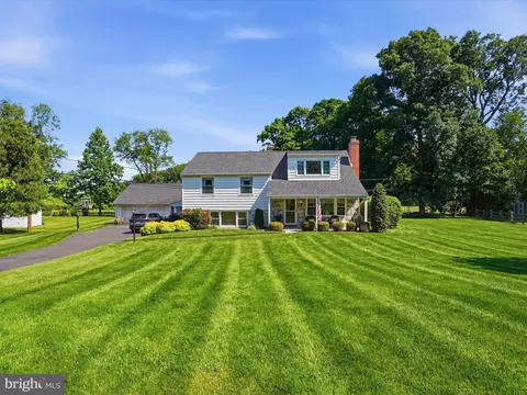 1420 Manor Ln, Blue Bell, PA 19422