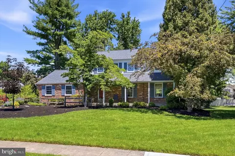 1120 Donna Dr, Fort Washington, PA 19034