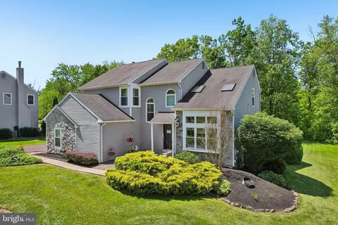 30 Andrew Ln, Lansdale, PA 19446