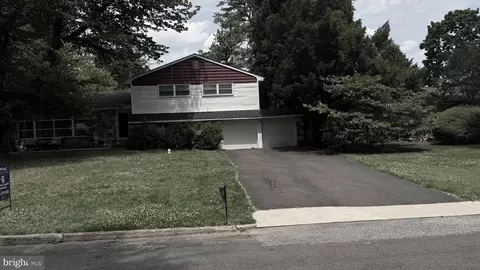 1105 Rock Creek Dr, Wyncote, PA 19095