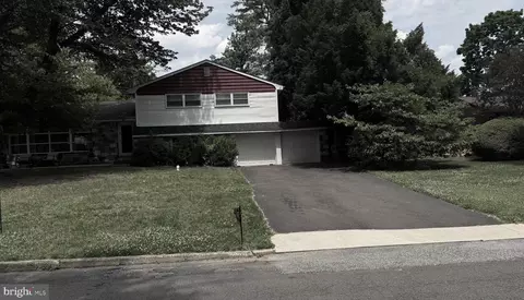 1105 Rock Creek Dr, Wyncote, PA 19095
