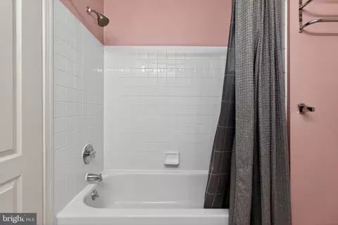Bath - 147 Timothy Cir, Wayne, PA 19087 photo 4 of 5