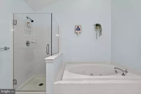 Bath - 147 Timothy Cir, Wayne, PA 19087 photo 3 of 5