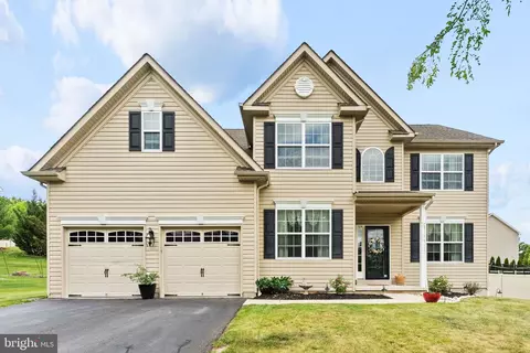 114 Lawrence Dr, Gilbertsville, PA 19525