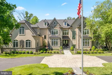 6 Wedgewood Dr, Blue Bell, PA 19422