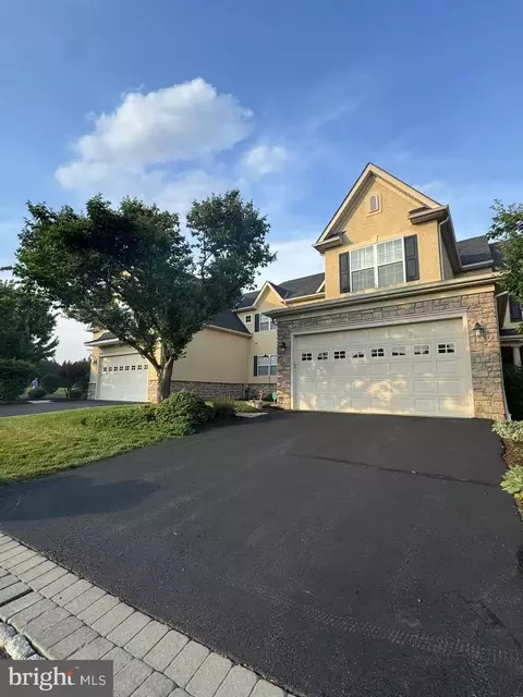 562 Farmdale Cir, Blue Bell, PA 19422