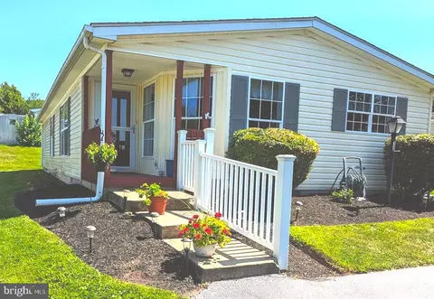 12 Longwood Ct W, Harleysville, PA 19438