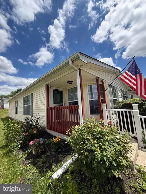 12 Longwood Ct W, Harleysville, PA 19438