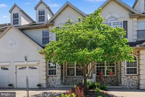 131 Meadow View Ln, Lansdale, PA 19446