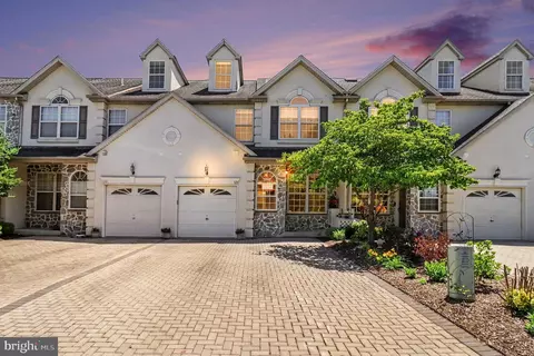 131 Meadow View Ln, Lansdale, PA 19446