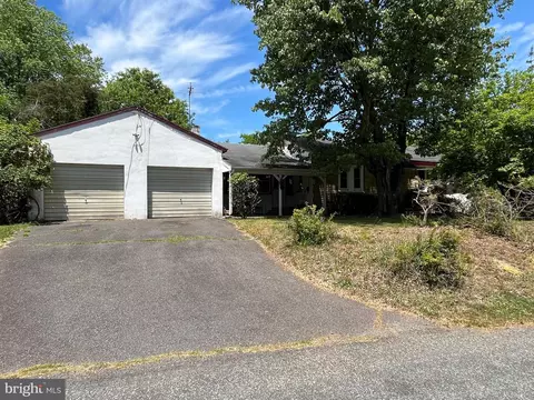 1033 Walt Rd, Pennsburg, PA 18073