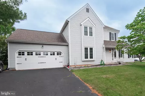 912 Hickory Grove Dr, Royersford, PA 19468