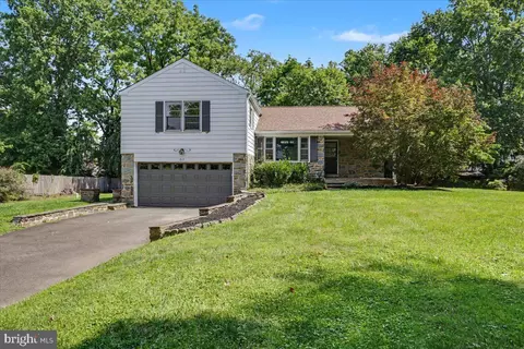 813 Stonybrook Dr, Blue Bell, PA 19422