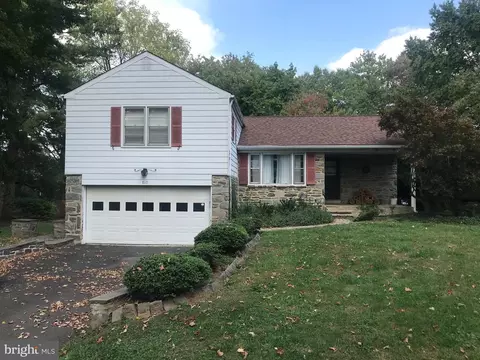 813 Stonybrook Dr, Blue Bell, PA 19422