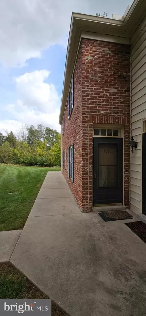 102 Ardwick Ter #2B, Lansdale, PA 19446