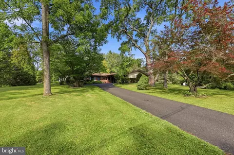2 Bonnie Ln, Collegeville, PA 19426