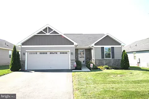 323 Steeplechase Ln, Pottstown, PA 19464