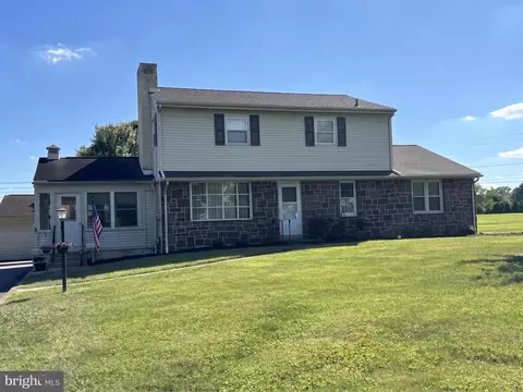 27 Oak Ln, Royersford, PA 19468
