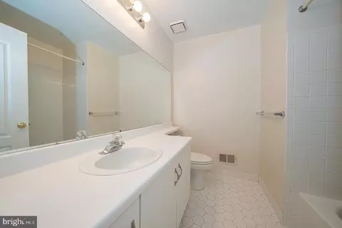 Bath - 112 Lemonton Way, Wayne, PA 19087 photo 4 of 6