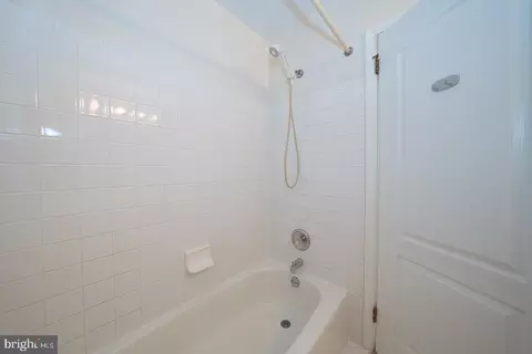 Bath - 112 Lemonton Way, Wayne, PA 19087 photo 5 of 6