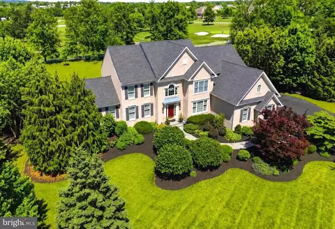 583 Oakmont Dr E, Telford, PA 18969