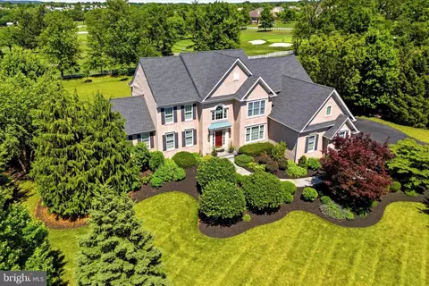583 Oakmont Dr E, Telford, PA 18969