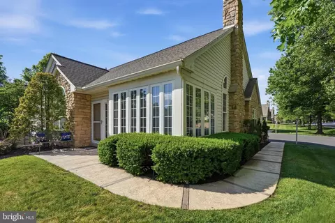 185 Lions Gate Cir, Souderton, PA 18964