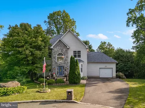 26 Hunters Run Run, Pottstown, PA 19464