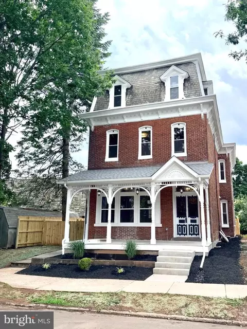 1040 E High St, Pottstown, PA 19464