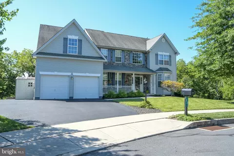 1001 Creekview Dr, Pennsburg, PA 18073