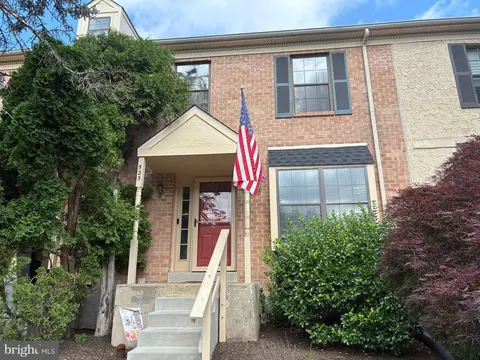 525 Bassett Ln, West Norriton, PA 19403