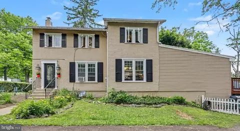 6 Perkiomen Ave, Schwenksville, PA 19473