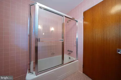 Bath - 696 Forest Rd, Wayne, PA 19087 photo 5 of 7