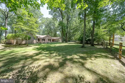 Exterior - 696 Forest Rd, Wayne, PA 19087 photo 3 of 10