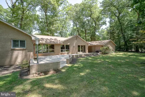 Exterior - 696 Forest Rd, Wayne, PA 19087 photo 4 of 10