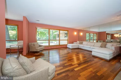 Living - 696 Forest Rd, Wayne, PA 19087 photo 2 of 9