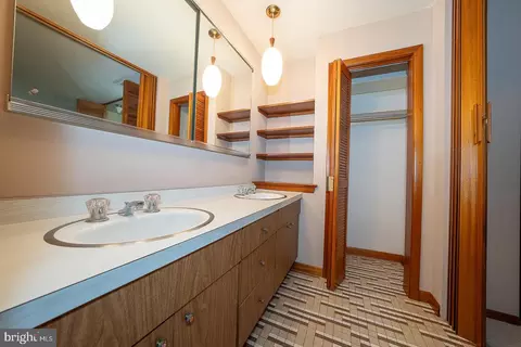 Bath - 696 Forest Rd, Wayne, PA 19087 photo 2 of 7