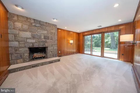 Living - 696 Forest Rd, Wayne, PA 19087 photo 9 of 9