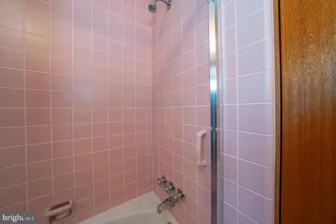 Bath - 696 Forest Rd, Wayne, PA 19087 photo 4 of 7