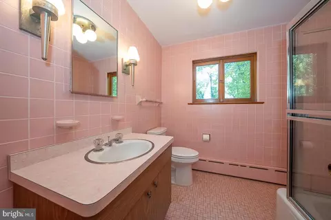 Bath - 696 Forest Rd, Wayne, PA 19087 photo 7 of 7