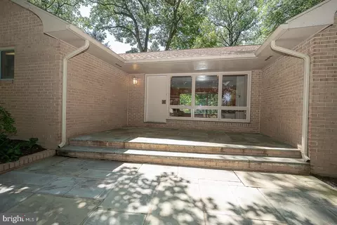 Exterior - 696 Forest Rd, Wayne, PA 19087 photo 2 of 10