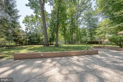 Exterior - 696 Forest Rd, Wayne, PA 19087 photo 7 of 10
