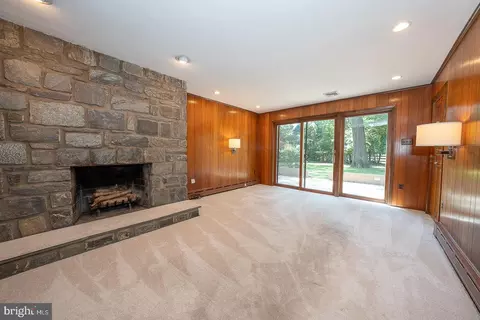 Living - 696 Forest Rd, Wayne, PA 19087 photo 7 of 9