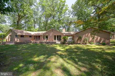 Exterior - 696 Forest Rd, Wayne, PA 19087 photo 10 of 10
