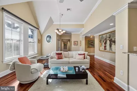 115 E Montgomery Ave #3B, Ardmore, PA 19003
