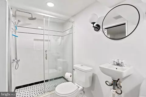 Bath - 8 Hewett Rd, Wyncote, PA 19095 photo 3 of 3